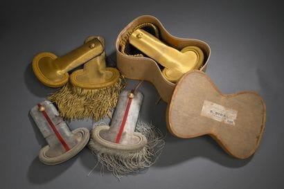 Lot de 3 paires d’épaulettes, dont une en...