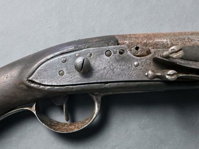 Lot de 2 pistolets incomplets et d’une crosse....