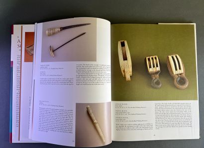 Lot composé de deux volumes de documentation...