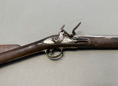 Fusil étranger, avec une platine à silex
Crosse...