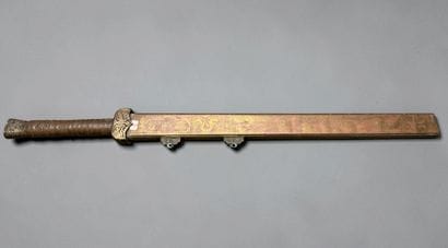 Sabre chinois
Monture et fourreau en laiton,...
