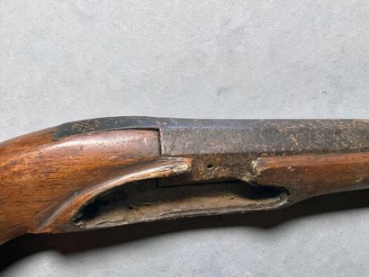 Lot de 2 pistolets incomplets et d’une crosse....