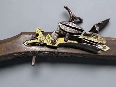 Fusil, à silex, d’Afrique du Nord, dit moukalah
Platine...