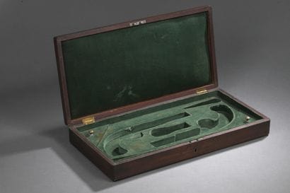 Coffret-nécessaire pour une paire de pistolets,...
