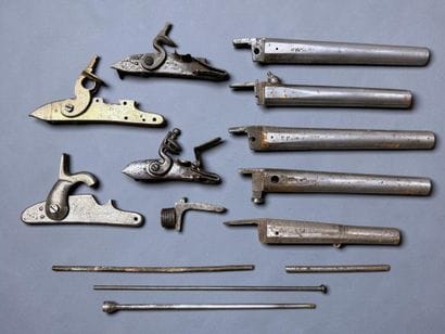Lot: 5 canons à silex et à percussion, baguettes,...