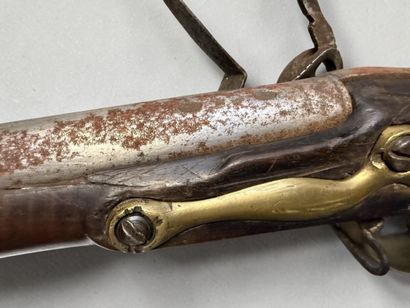 Fusil étranger, avec une platine à silex
Crosse...