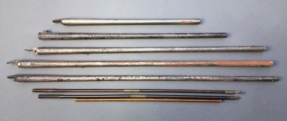Lot de 2 crosses de fusil, 5 canons, 4 b...