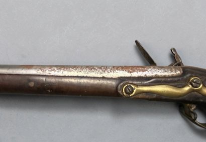 Fusil étranger, avec une platine à silex
Crosse...