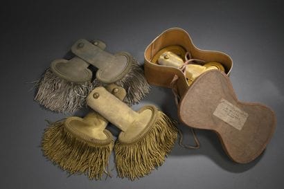 Lot de 3 paires d’épaulettes, dont une en...