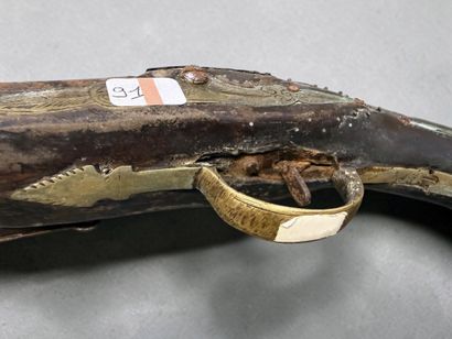 Pistolet oriental, à silex
Garnitures en...