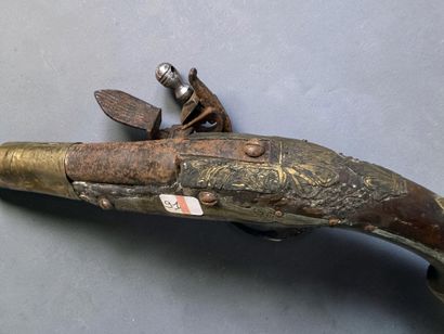 Pistolet oriental, à silex
Garnitures en...