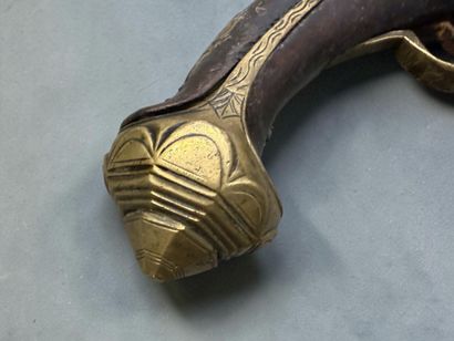 Pistolet oriental, à silex
Garnitures en...