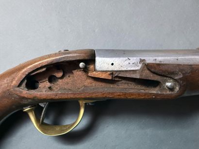 Lot de 2 pistolets incomplets et d’une crosse....