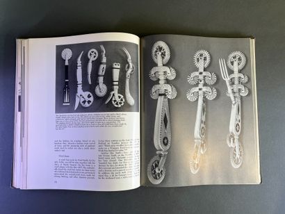 Lot de documentation sur l'art du scrimshaw...