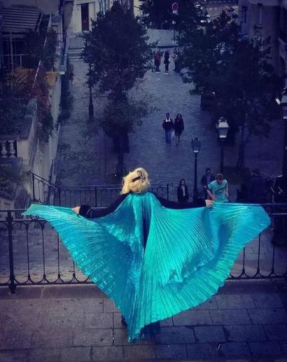 Visite de Montmartre en chansons par Veronica...