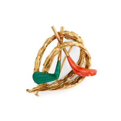CHAUMET 1970S GOLF CLIP
It features two coral...