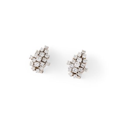 PAIR OF DIAMOND EAR CLIPS
They are paved...