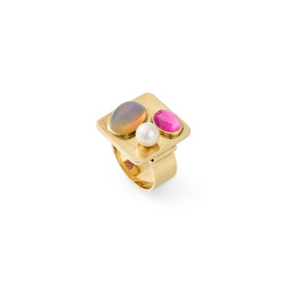 MODERNIST OPAL RING
The square top features...