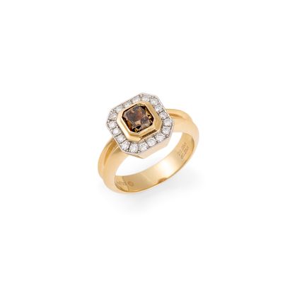 SQUARE FANCY DEEP BROWN DIAMOND RING
In 18K...