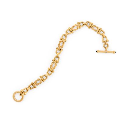 CAPLAIN GOLD STIRRUP BRACELET
In 18K yellow...