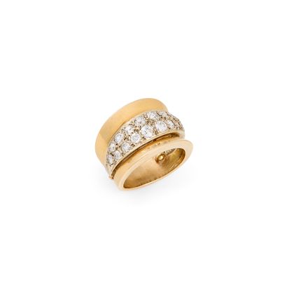 JONC RING
Paved with old-cut diamonds between...