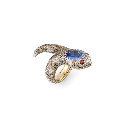 SAPPHIRE SNAKE RING
Set with an oval sapphire...