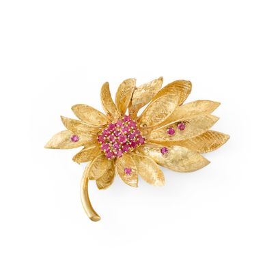 RUBY FLOWER BROOCH
It is in 18K yellow gold,...