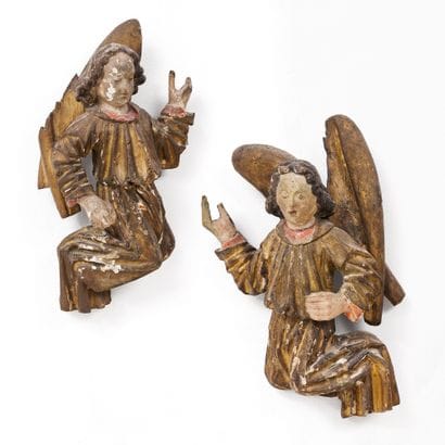 PAIRE D’ANGES EN TILLEUL SCULPTÉ,
polychromé...