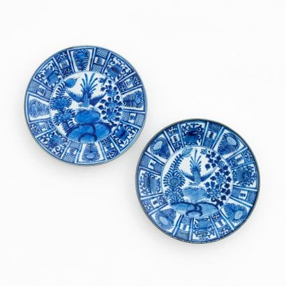 DEUX ASSIETTES DE STYLE KRAAK
en porcelaine...