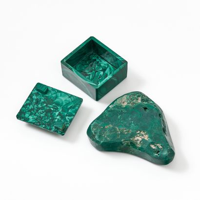SMALL LIDDED BOX
and malachite ashtray
Box:...