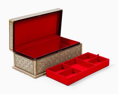 WOODEN CHEST INLAYED WITH MOTHER-OF-PEARL
Oriental...