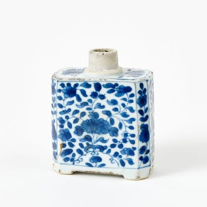 FLACON EN PORCELAINE
bleu et blanc à décor...