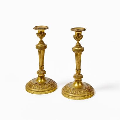 PAIRE DE BOUGEOIRS
Epoque Louis XVI
Bronze...