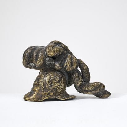 PETIT CASQUE MILITAIRE D'APPARAT
en bronze...