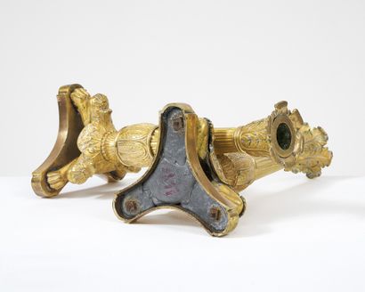 PAIRE DE FLAMBEAUX EN BRONZE DORÉ
d'époque...