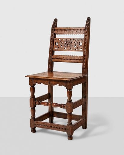 CHAISE EN CHÊNE
sculpté et ajouré à décor...