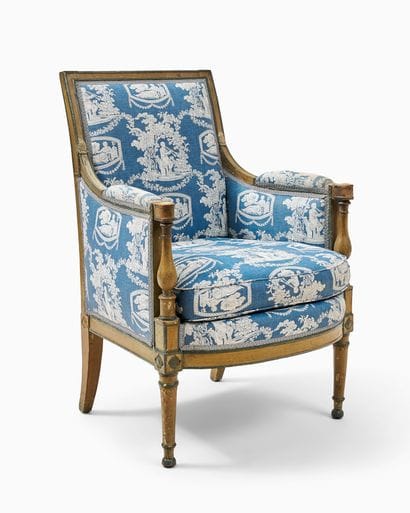 ÉLÉGANTE BERGÈRE D'ÉPOQUE DIRECTOIRE
en hêtre...