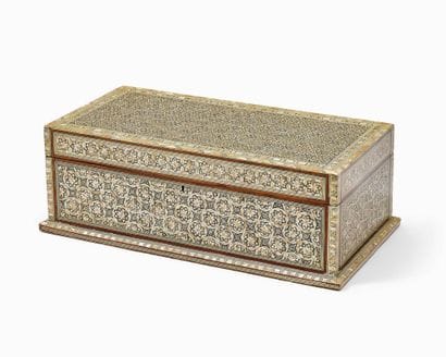 WOODEN CHEST INLAYED WITH MOTHER-OF-PEARL
Oriental...