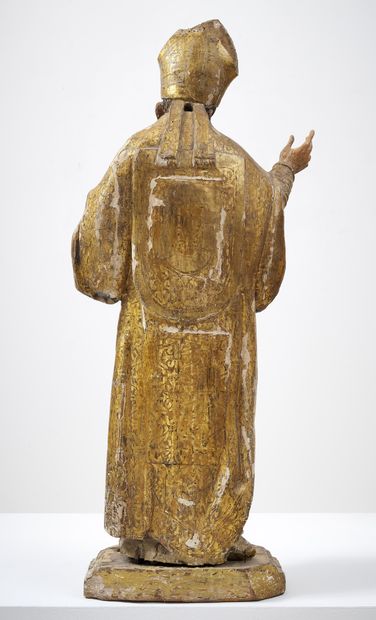 SAINT ÉVÊQUE EN BOIS SCULPTÉ EN RONDE-BOSSE,...