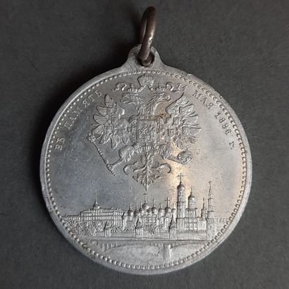 LOT de DEUX MÉDAILLES et UN JETON : Russie,...