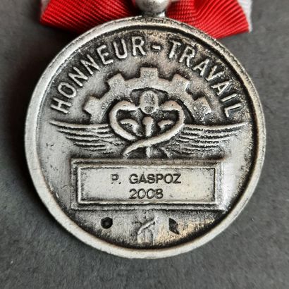 Lot de MÉDAILLES : cinq en plaqué or du Mérite...