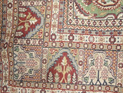 TAPIS PAKISTAN en soie vers 1975/1980 décor...