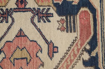 TAPIS YAGCIBEDIR (Turquie) en laine à décor...