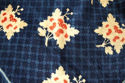 LOT de TROIS TAPIS CHINOIS, Pékin, fin XIXème-début...