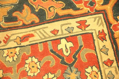 TAPIS JANUS vers 1940-50 en laine à décors...