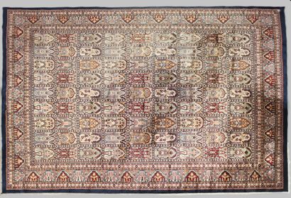 TAPIS PAKISTAN en soie vers 1975/1980 décor...
