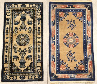 LOT de TROIS TAPIS CHINOIS, Pékin, fin XIXème-début...