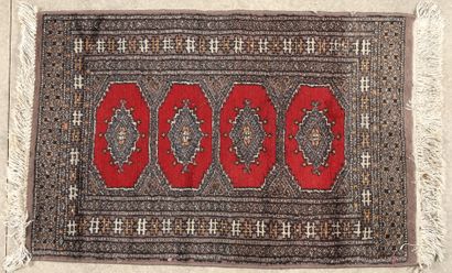 TAPIS MOULTANE (Pakistan) à décor Boukhara...