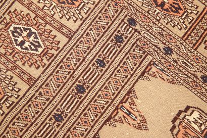 TAPIS MOULTANE (Pakistan) à décor Yomoud...