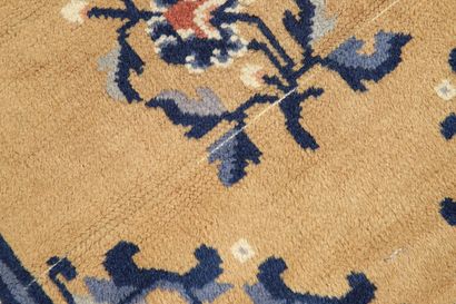 LOT de TROIS TAPIS CHINOIS, Pékin, fin XIXème-début...